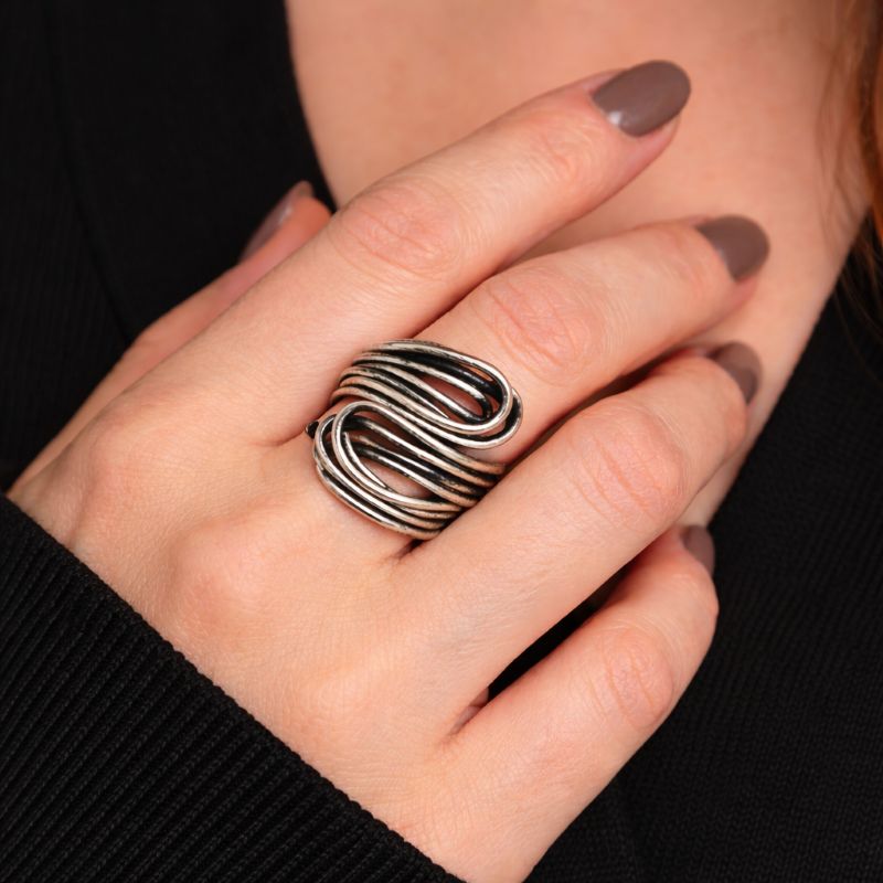 Altsilber Ring mit Strangdesign
