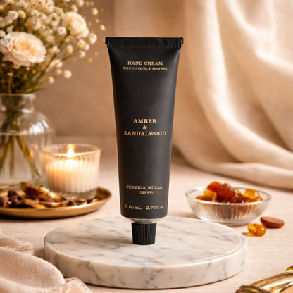 Molla Handcreme mit Bernsteinen und Blumenvase