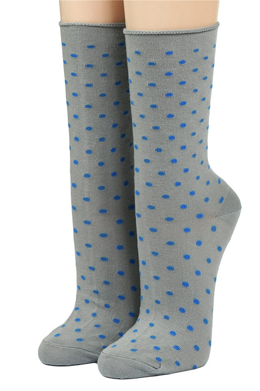 hellgraue Damensocke mit kleinen blauen Punkten