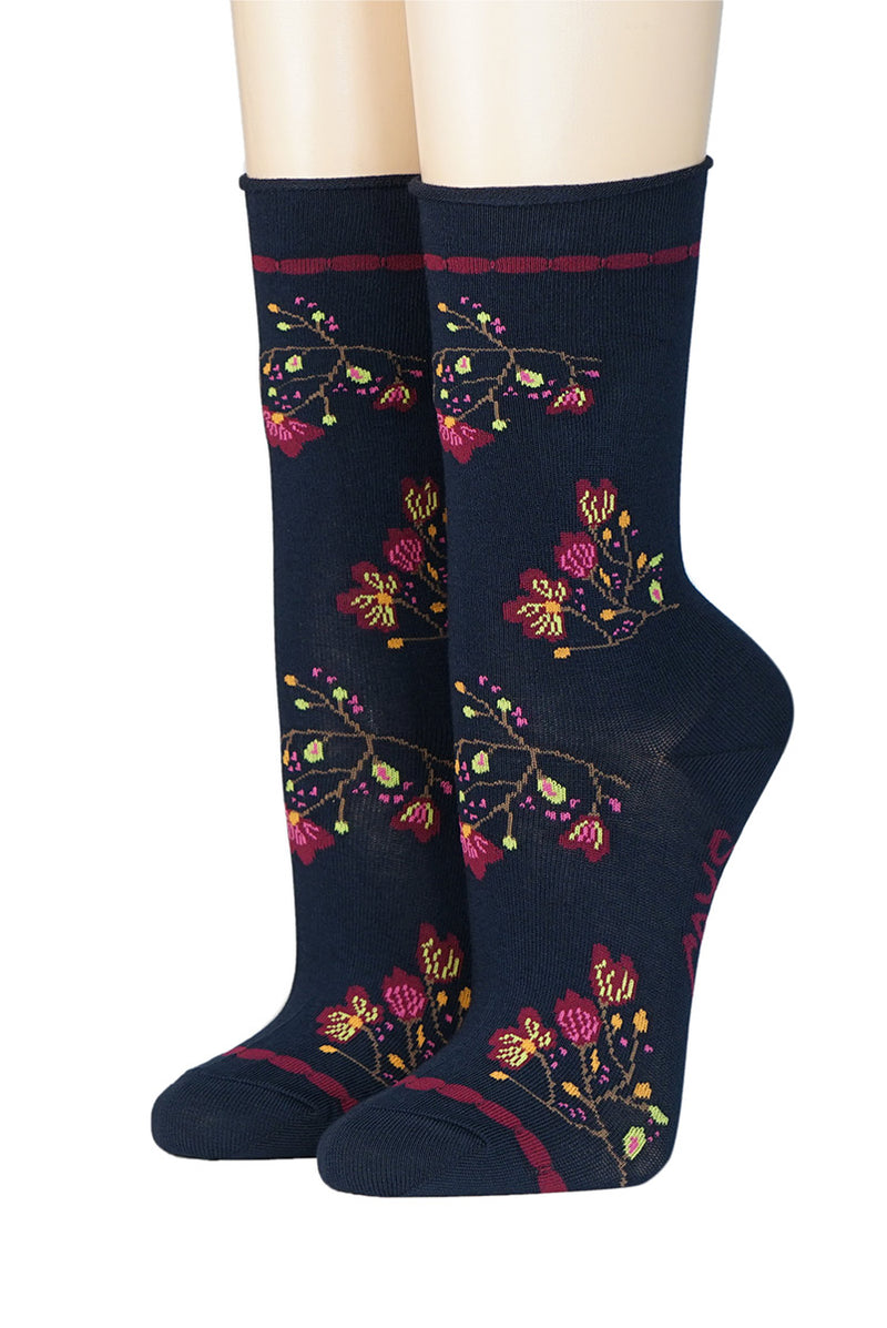 dunkelblaue Socken von Crönert mit Blütenzweige