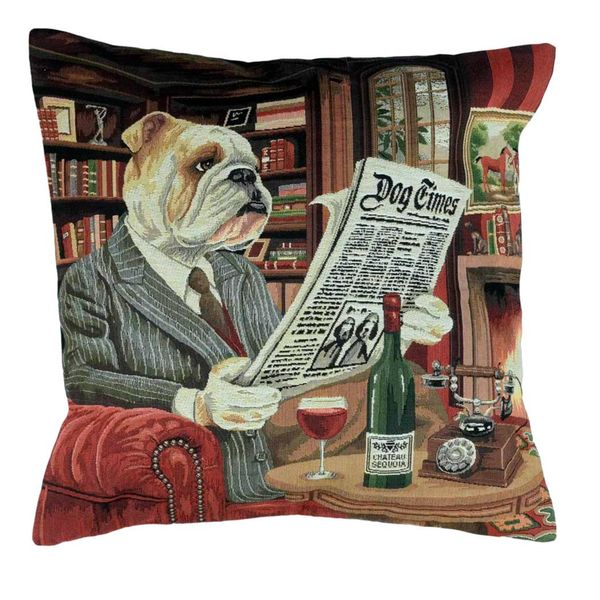 Gobelinkissen eine Bulldogge sitzt in einem englischen Klub, in der Hand hält er die neueste Ausgabe der DogTimes und liest ein Interview des Lordkanzlers, auf dem Tisch steht neben dem Telefon eine geleerte Flasche Wein