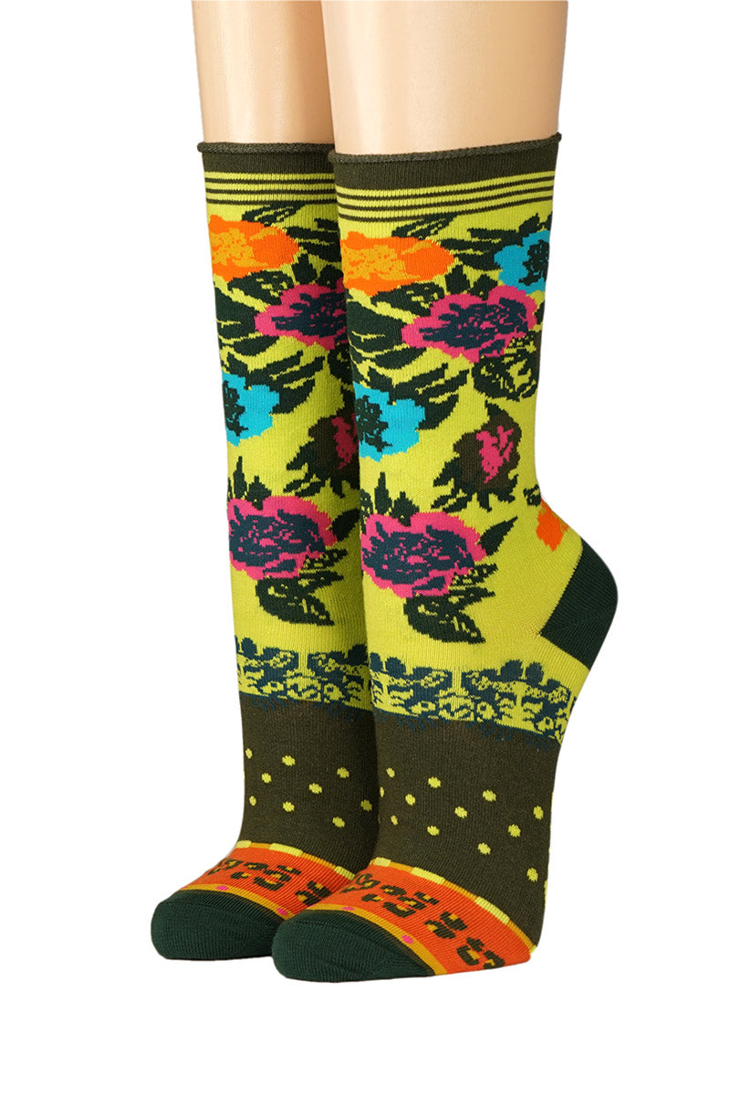 farbenfrohe Damensocken mit Blüten und Punkte von Crönert