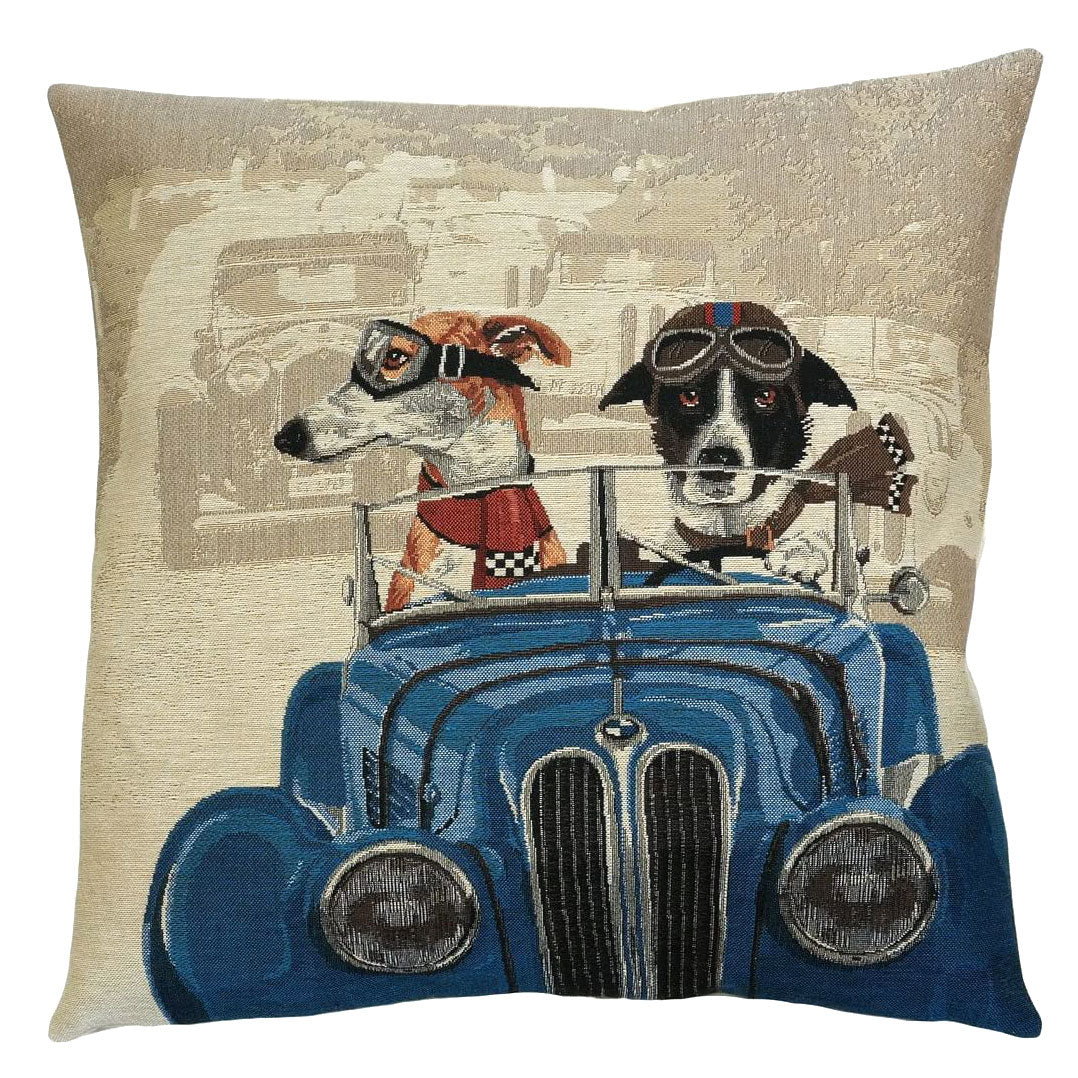 Gobelinkissen ein Collie und ein Border Collie fahren einen alten blauen BMW, hinter Ihnen der Rest des Feldes
