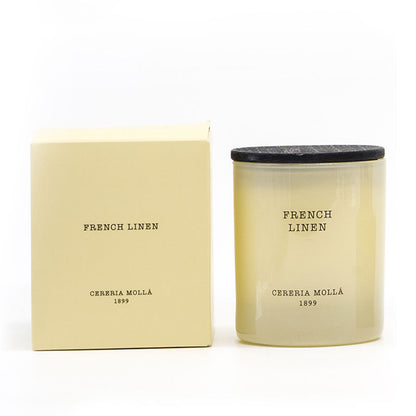 Duftkerze im Glas mit Holzdeckel